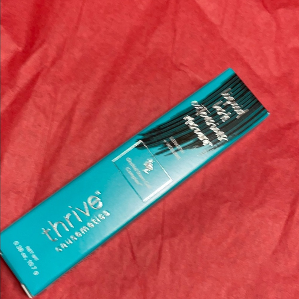 Thrive black mascara